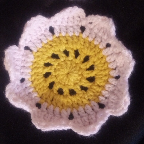 Hand made crochet flower coasters set of 4 - Picture 2 of 4